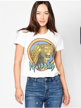 MadeWorn White Def Leppard Graphic cropped distressed Tee top shirt m
